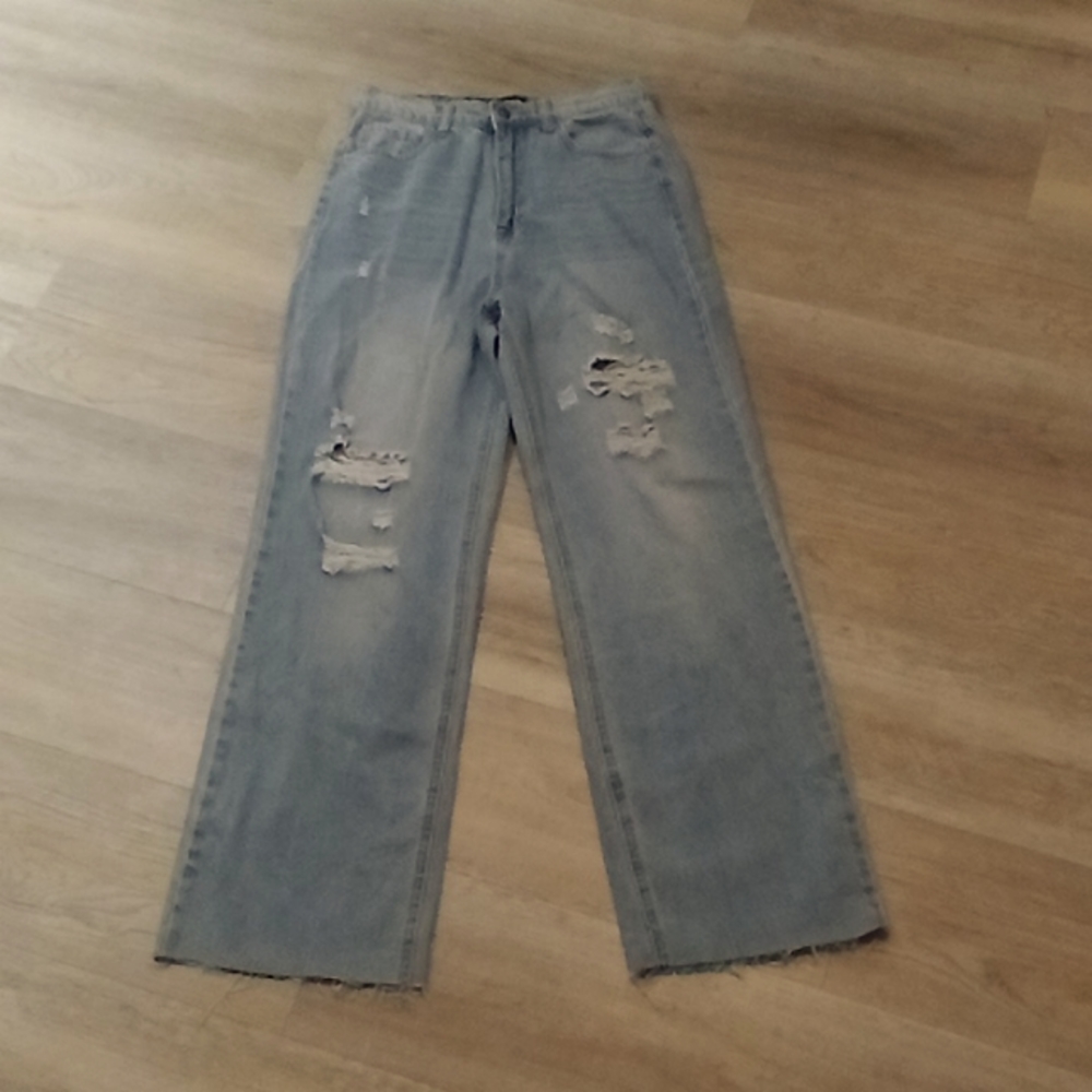Distressed boyfriend jeans